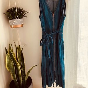 Denim dress!